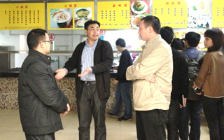 防流感，张瀚涛副院长深入学生食堂检查工作