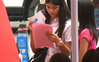 2013级成人大专“抢先”入学，志愿者们“大晒”热情