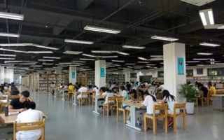 新图书馆环境升级一“位”难求