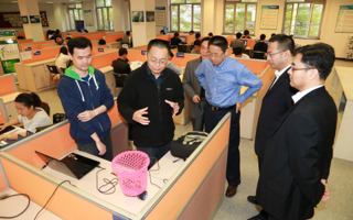 东软控股总裁荣新节莅临我院调研大学生创新创业