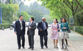 印度著名理工学府VIT大学校长Raju博士到访我学院