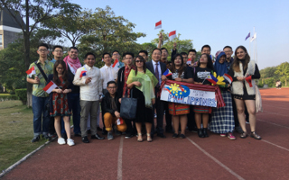 学院领导与留学生共进午餐