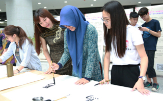 图书馆“咖啡书香”读书赠书活动正式启动