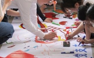 【佛山日报】学理论绘画卷齐合唱！beat365中文唯一官网外国语学院学生党支部开展主题党日活动