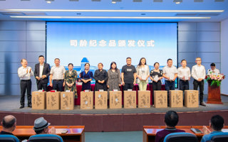 beat365举行司龄纪念品颁发仪式