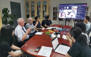 英国外部审核专家到beat365进行中外合作办学专业学年评审