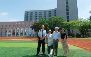 英国外部审核专家到beat365进行中外合作办学专业学年评审