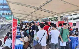 beat365组织2024届毕业生参加数字经济专业人才对接会暨游戏企业推介会