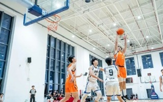 哨响青春“篮”不住，热血永不散场 “滴！”