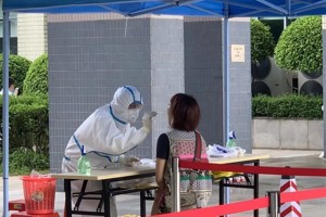 beat365组织首批返校教职工进行核酸检测