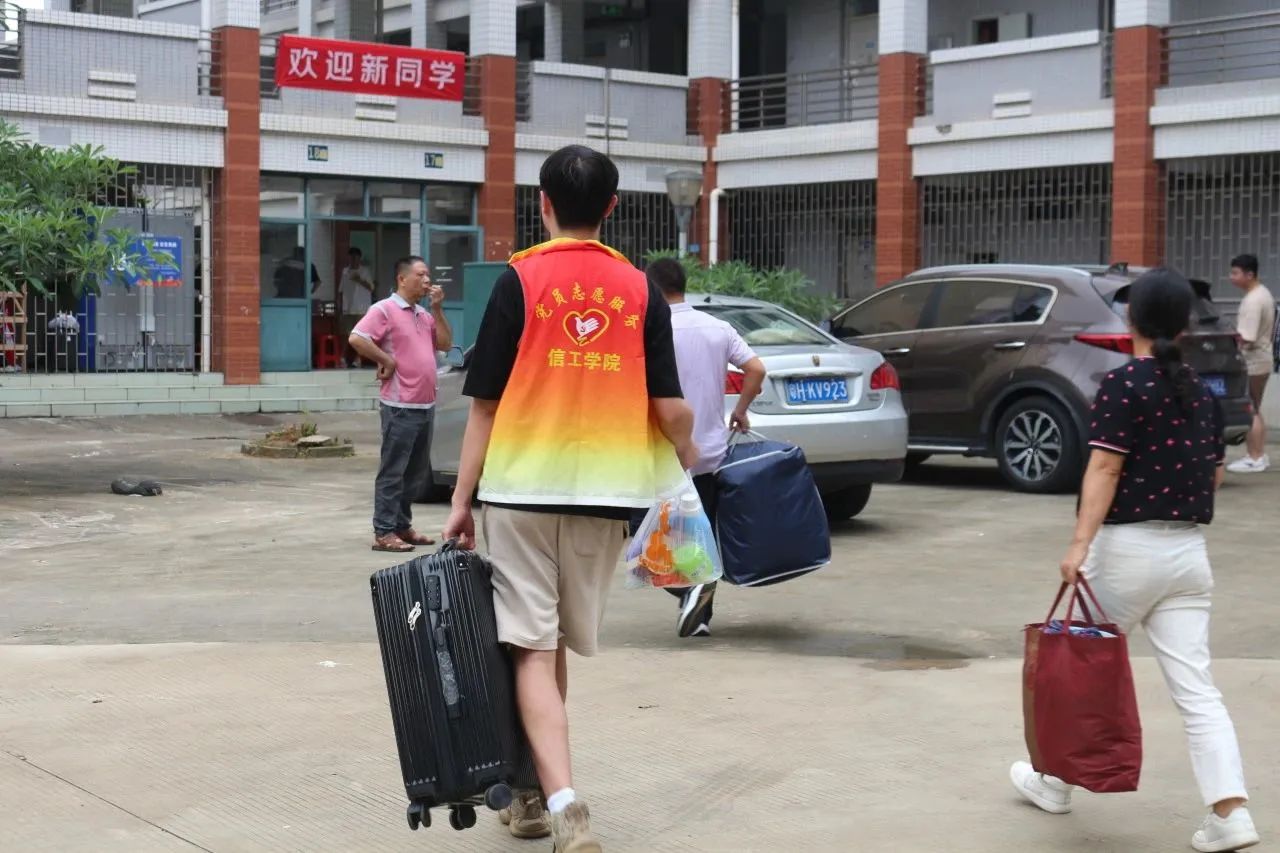 cef572af6944497c972eb2f4eab017d3.jpg cef572af6944497c972eb2f4eab017d3.jpg